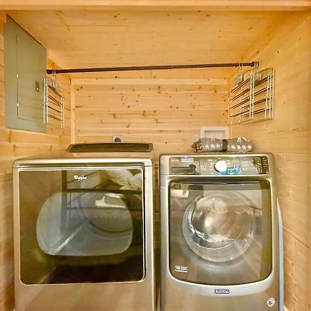 סביירוויל New Tiny Cabin Hot Tub Firepit Fenced Yard מראה חיצוני תמונה
