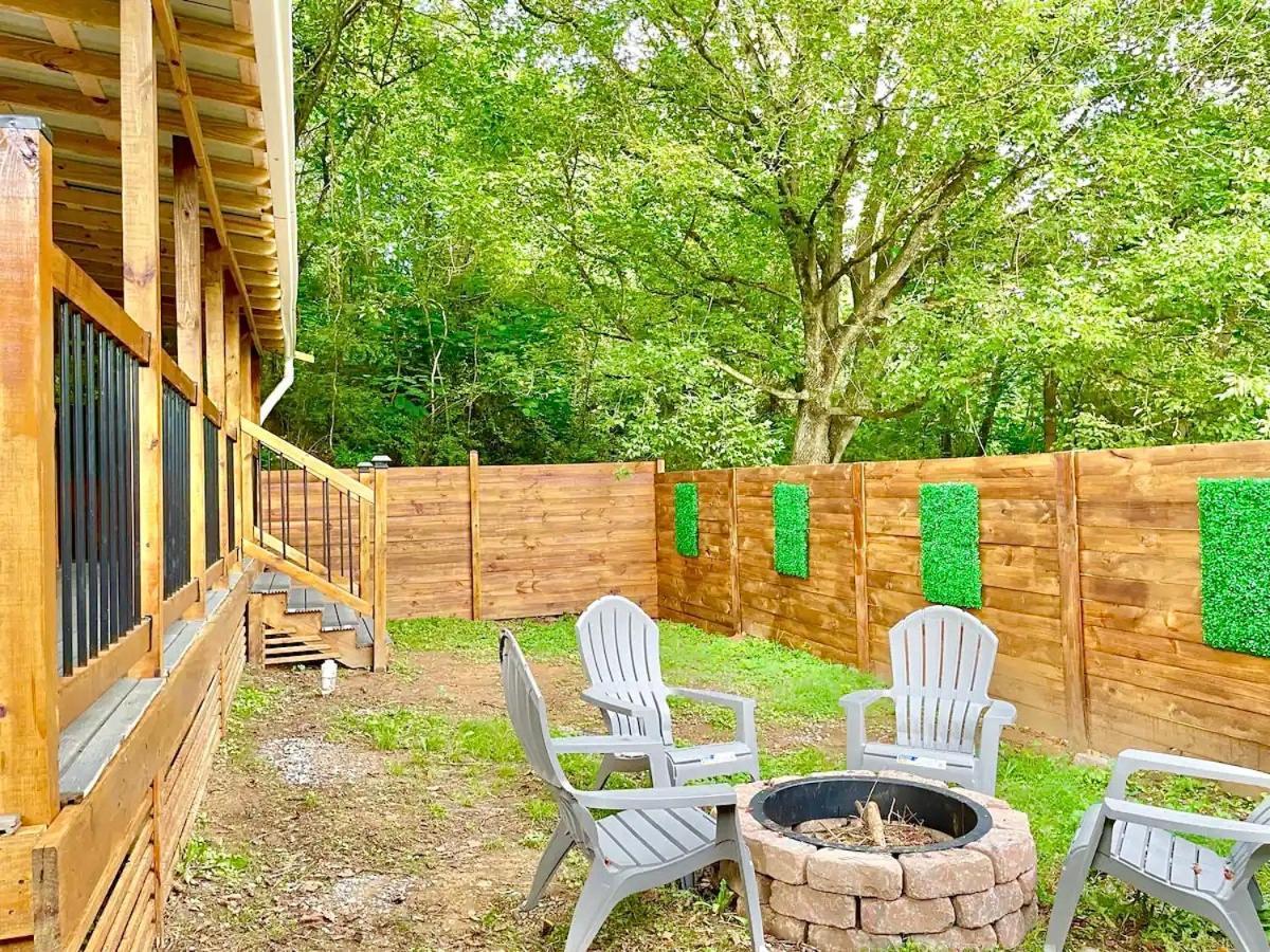 סביירוויל New Tiny Cabin Hot Tub Firepit Fenced Yard מראה חיצוני תמונה