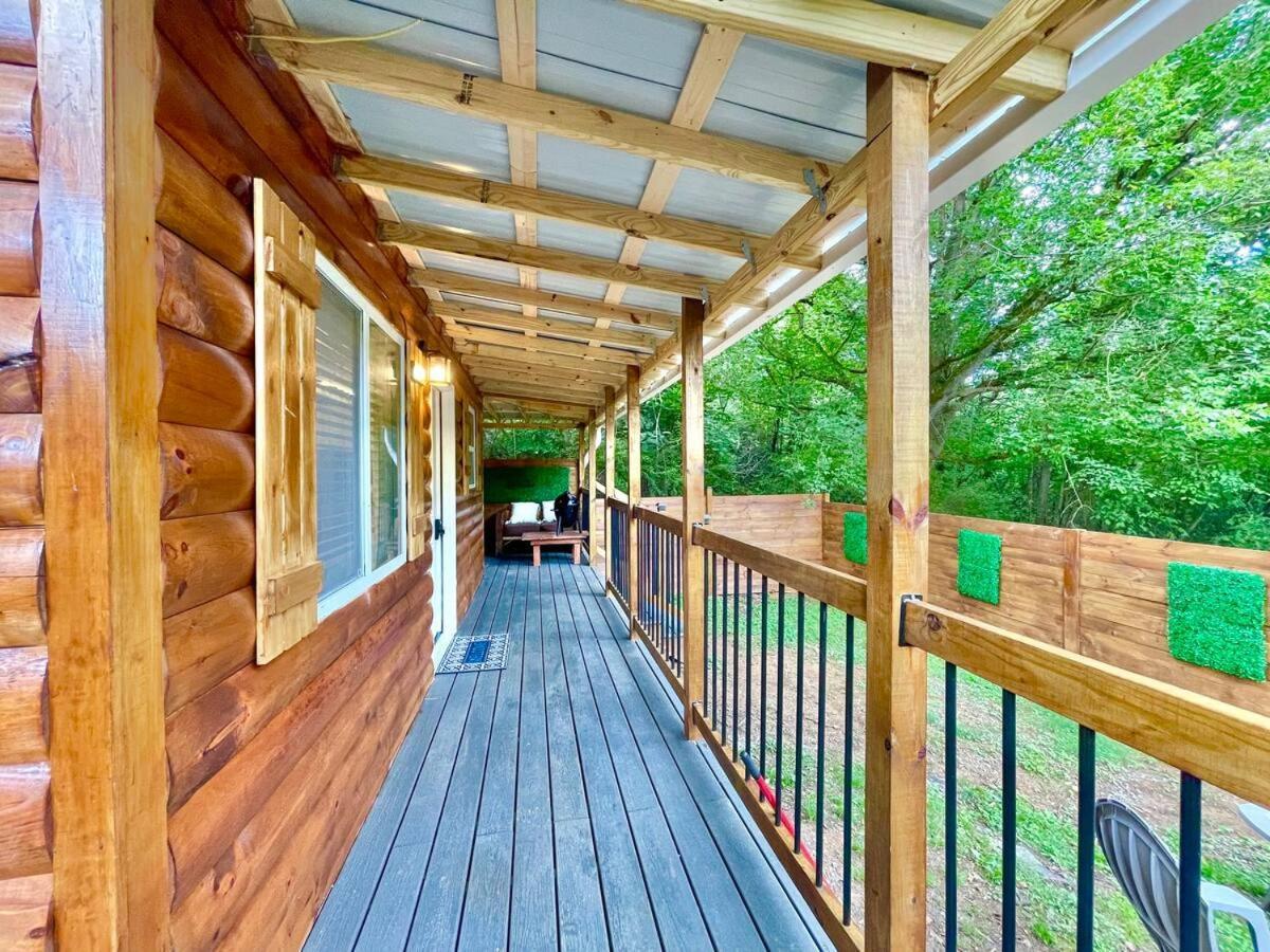 סביירוויל New Tiny Cabin Hot Tub Firepit Fenced Yard מראה חיצוני תמונה